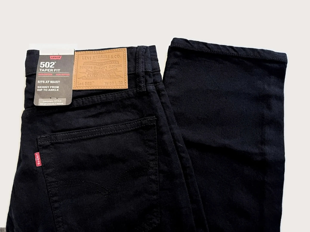 Levi's 502 Taper Black – Patch, back pocket and tapered leg