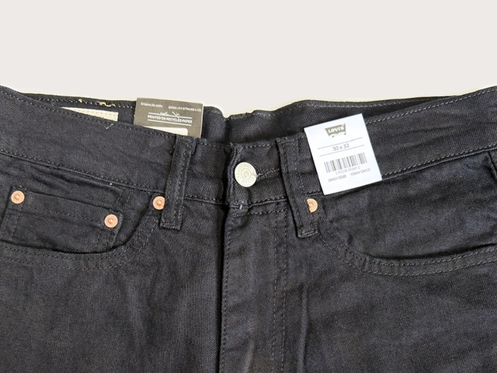Levi's 502 Taper Black – Front with rivets and waistband
