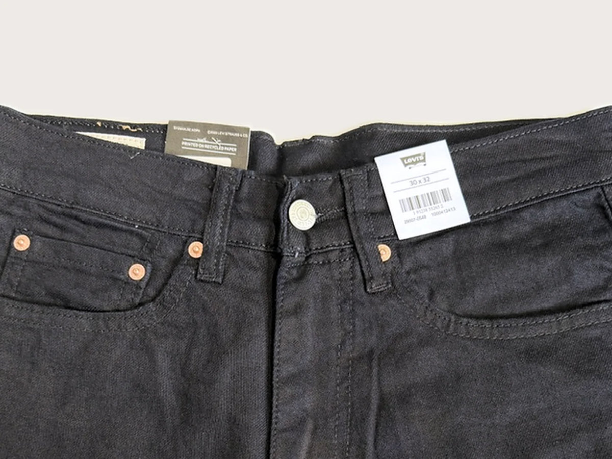 Levi's 502 Taper Black – Front with rivets and waistband