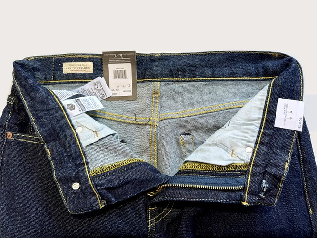 Levi's 502 Taper Blue – Open zip fly detail